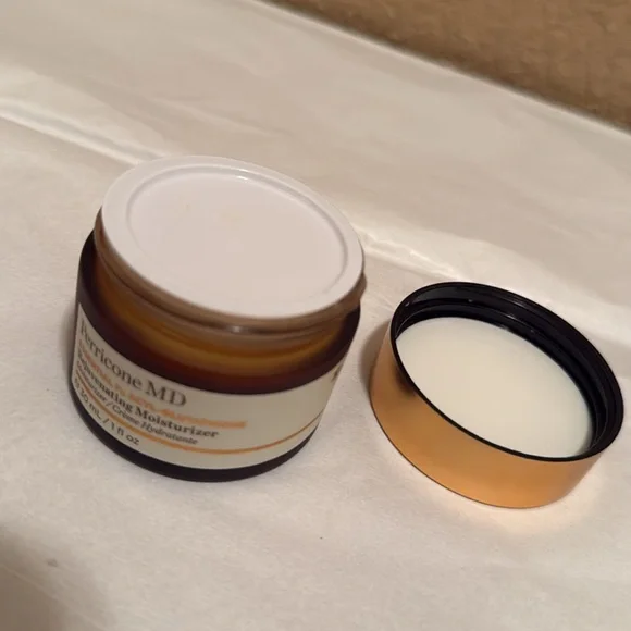 perricone md essential fx acyl glutathione rejuvenating moisturizer Rejuvenating Moisturizer for Perfect Winter Skin main image 1